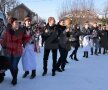 FOTO Urat şi plimbat cu sania! » Preşedintele Cornel Şfaiţer a fost sorcovit de întreaga localitate natală