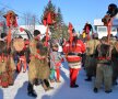 FOTO Urat şi plimbat cu sania! » Preşedintele Cornel Şfaiţer a fost sorcovit de întreaga localitate natală