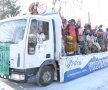 FOTO Urat şi plimbat cu sania! » Preşedintele Cornel Şfaiţer a fost sorcovit de întreaga localitate natală