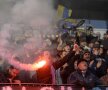 FOTO Mircea Rednic a început ieri al doilea mandat pe banca "lupilor", cu 2.000 de fani în tribune: "Petrolul nu se refuză"