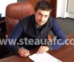 UPDATE FOTO Gabi Tamaş a semnat cu Steaua » S-a pozat cu tricoul cu noua siglă a roş-albaştrilor!