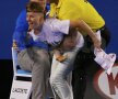 GALERIE FOTO Mai mulţi protestatari au intrat pe teren finala de la Australian Open! Meciul a fost întrerupt mai multe minute