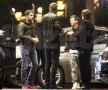 Messi (dreapta), Pique (cu spatele) şi Fabregas (stînga), înainte să meargă la cazino