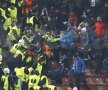 NAPOLI. Meciul din tribune: polițiștii contra ultrașilor turci    