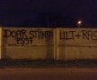 GALERIE FOTO Stadionul "Extensiv" a fost vandalizat de suporterii Universităţii Craiova » Mesaje dure la adresa Stelei şi a lui CS U