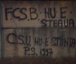 GALERIE FOTO Stadionul "Extensiv" a fost vandalizat de suporterii Universităţii Craiova » Mesaje dure la adresa Stelei şi a lui CS U