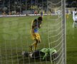 VIDEO+FOTO Nu mai ştiu să piardă » CS U Craiova a trecut şi de Petrolul, 2-1, al 16-lea meci consecutiv fără înfrîngere