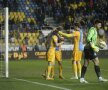 VIDEO+FOTO Nu mai ştiu să piardă » CS U Craiova a trecut şi de Petrolul, 2-1, al 16-lea meci consecutiv fără înfrîngere