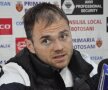 FOTO Un fotbalist din Liga 1 s-a prezentat cu ochii vineţi în faţa jurnaliştilor: "A fost un ceas rău şi mi-am luat-o"