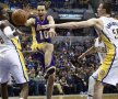 Steve Nash în acţiune, într-un meci Lakers-Pacers