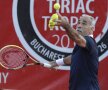 FOTO Tenis, zîmbete şi distracţie » Ilie Năstase, Andrei Pavel, Henri Leconte şi Mansour Bahrami au oferit multe clipe de amuzament