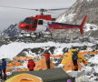 Elicopertul care a evacuat ieri 40 de alpinişti din tabăra de bază de la 5.300 m