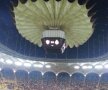 FOTO Acoperișul Arenei Naționale a fost tras la 3 ore după apariția știrii în care se vedea că sînt nepregătiți