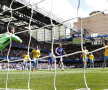 Ieri, minutul 45 pe "Stamford Bridge": Hazard (dreapta) înscrie cu capul golul victoriei cu Crystal // Foto: Reuters
