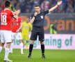 FOTO Moment ciudat cu Cristi Balaj » Decizie riscantă la derby-ul Dinamo-Steaua