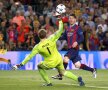BALONUL DE FOC. Messi saltă mingea și aceasta pare că trece prin mănușa lui Neuer ca să ajungă în plasă. Avea dreptate Pep. Imposibil de blocat.  foto: reuters
