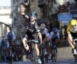 Elia Viviani a cîștigat etapa a doua din Turul Italiei, foto: reuters