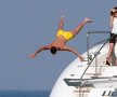 FOTO Salturi spectaculoase în mare, la Saint Tropez » Așa se distrează Ronaldo în vacanță