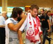FOTO Pintilii și Bumba, primiți ca niște campioni de fanii lui Hapoel Tel Aviv