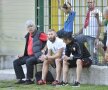 La meci a asistat şi noul transfer al lui Dinamo, Alioşa Vojnovici, care a stat pe margine şi s-a întreţinut cu Ionel Dănciulescu.

Foto: Raed Krishan
