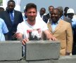 FOTO Messi a pus mîna la treabă pentru construirea unui stadion în Gabon