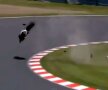 VIDEO Accident terifiant al lui Casey Stoner pe circuitul de la Suzuka » S-a ales cu fractură de tibie și omoplatul rupt!