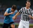 Ștefan Radu încearcă să-l prindă din spate pe Lichtsteiner. Imposibil // Foto: Guliver/GettyImages