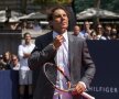 Atenţie, Rafa s-a enervat! Nadal nu a mai suportat să joace în costum la o acţiune a unui sponsor şi a decis să se dezbrace (foto: reuters)