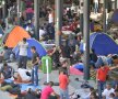 CAPTIVI ÎN BUDAPESTA. Cu două zile înainte de Ungaria - România, capitala vecinilor e invadată de mii de imigranți. foto: Raed Krishan (GSP)