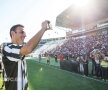 VIDEO ȘI FOTO Ce-a pierdut Marica! Nebunie maximă la prezentarea lui Berbatov la PAOK » 10.000 de fani în delir!