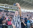 VIDEO ȘI FOTO Ce-a pierdut Marica! Nebunie maximă la prezentarea lui Berbatov la PAOK » 10.000 de fani în delir!