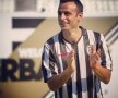 VIDEO ȘI FOTO Ce-a pierdut Marica! Nebunie maximă la prezentarea lui Berbatov la PAOK » 10.000 de fani în delir!