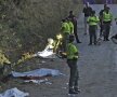 Victimele, acoperite de cearceafuri. 6 morți este bilanțul tragediei de sîmbătă din nord-vestul Spaniei