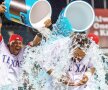 Nu e #icebucketchallenge, ci doar baia de gheață pe care coechipierii de la Texas Rangers i-o aplică lui Prince Fielder pentru cele două home run-uri de azi-noapte, foto: reuters