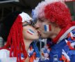 AMOUR, AMOUR. Prezenţa cuplului francez la Londra e pecetluită cu un sărut