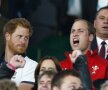 SUPORTERI DE LUX. Harry și William, prinții moștenitori, au urmărit din tribună meciul de rugby dintre Țara Galilor și Anglia, scor 28-25, de la CM