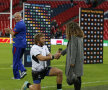 VIDEO+FOTO Corespondență din Londra » Florin Surugiu şi-a cerut prietena în căsătorie pe stadionul Wembley, după meciul cu Irlanda: "Yes, I do!"