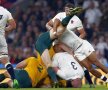 BYE-BYE, ENGLAND! Australienii i-au pus în cap pe englezi. La propriu! Anglia a ratat calificarea în "sferturi", după eșecul 13-33 (foto: Reuters)