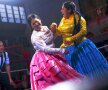 Așa ceva există! Luptătoarele de wresling din Bolivia, Martha "Munteanca" și Angela "Simpatica", în focul disputei din Madrid, foto: reuters
