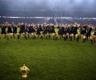 One last Haka. Cu trofeul adjudecat după victoria 34-17 în fața Australiei, Noua Zeelanda a încîntat publicul cu dansul tradițional care a cucerit întreaga lume (foto: Reuters)