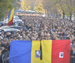 FOTO Şarpe din lacrimi şi ceară » Impresionantul marș al tăcerii a strîns mii de oameni