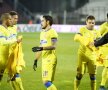 FOTO Tensiune între titularii roș-albaștrilor » Faza surprinsă la meciul dintre Steaua și CFR pune campioana pe jar