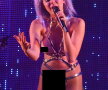 Miley Cyrus a depăşit orice limită! Cel mai vulgar concert din viaţa sa
