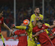 VIDEO+FOTO Stea căzătoare » Dinamo a desfiinţat campioana, 3-1, oprind seria fără înfrîngere a rivalilor în Derby de România