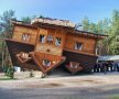 FOTO Minunile spectaculoase ale arhitecturii » Clădiri cu acoperișul în pămînt și pivnița spre cer!