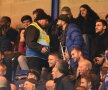 "Trompete" pe teren, trompete şi în tribune. Chelsea este la pămînt, măcar fanii se distrează pe Stamford Bridge (foto: reuters)