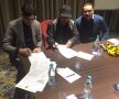 FOTO Primele imagini cu Victor Pițurcă de la semnarea contractului cu arabii » Salariu incredibil pentru fostul selecționer