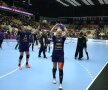 ȘI NOI TE IUBIM, ADA! Nechita a marcat golul calificării în semifinale cu 4 secunde înainte de finalul reprizelor de prelungire și am învins Danemarca, 31-30 (foto: Marius Ionescu)