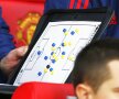 Cine mai înțelege ceva? Așa arată tabela lui Van Gaal, în înfrîngerea cu Norwich, 1-2. E cineva curios cum arată carnețelul lui Mou? foto: reuters