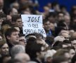 Stamford Bridge, frontul lui Mourinho. Bannerele care l-au lăsat mască pe Abramovici: "Cîrtițe și Iuda!"